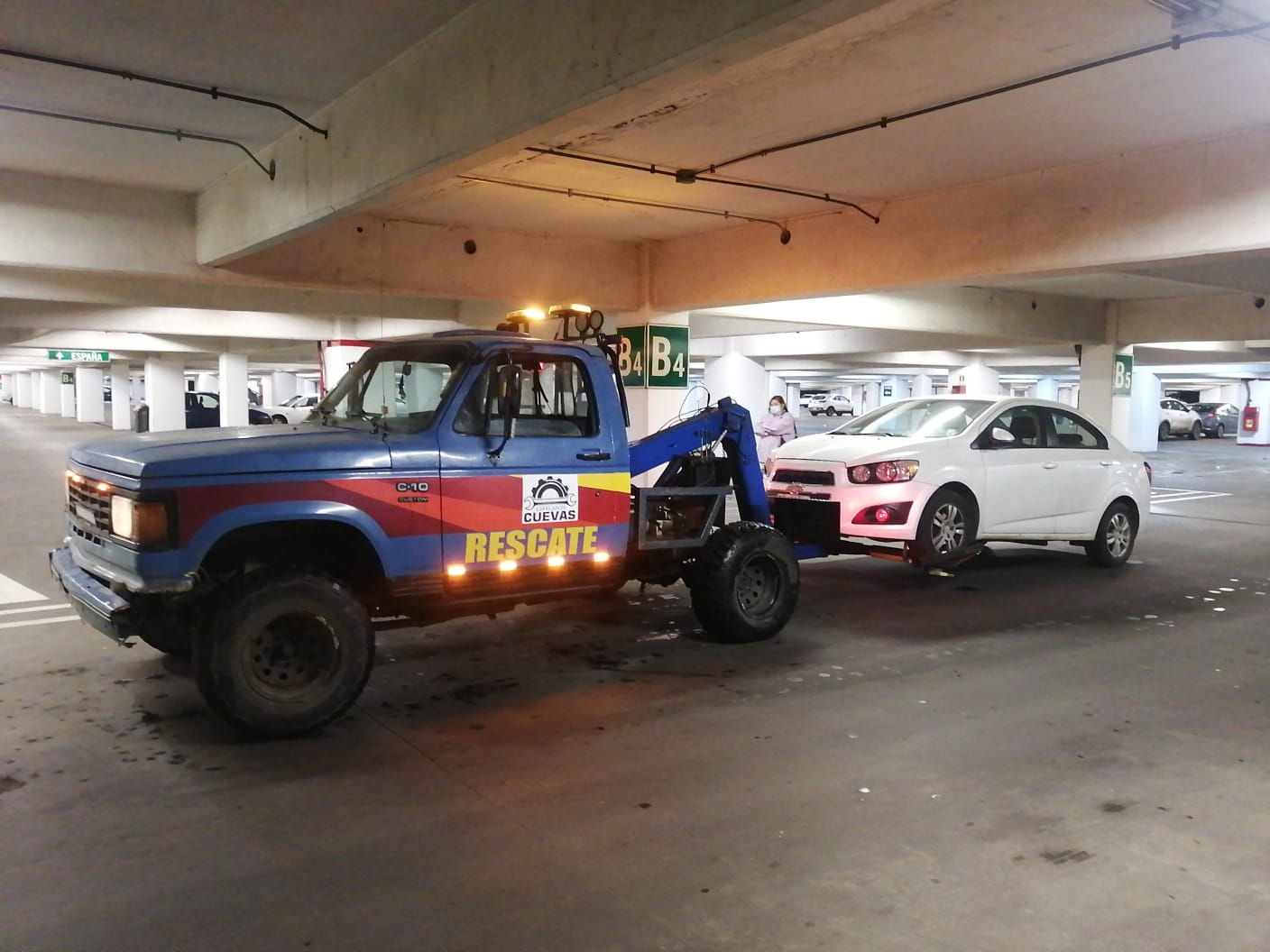 Gruas Cuevas